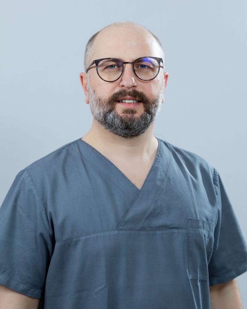Dr. med. dent. Vasili Naroushvili, Fachzahnarzt für Oralchirurgie