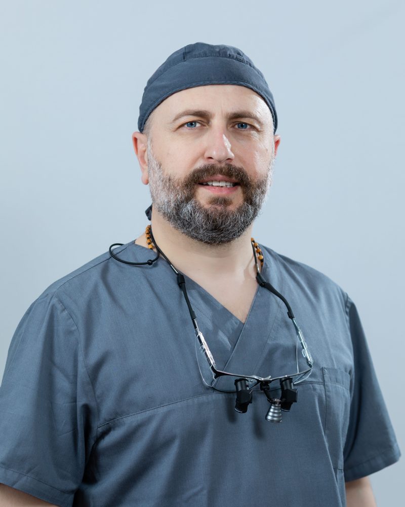 Dr. med. dent. Vasili Naroushvili, Fachzahnarzt für Oralchirurgie