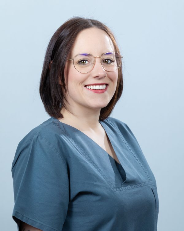 Jennifer Breit, Zahnmedizinische Fachangestellte
