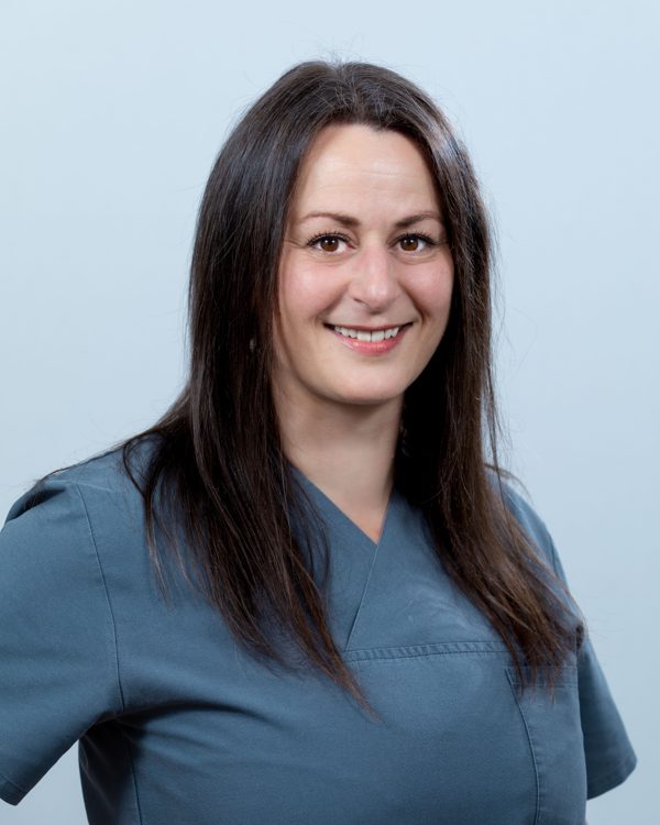 Laura Trapp, Zahnmedizinische Fachangestellte