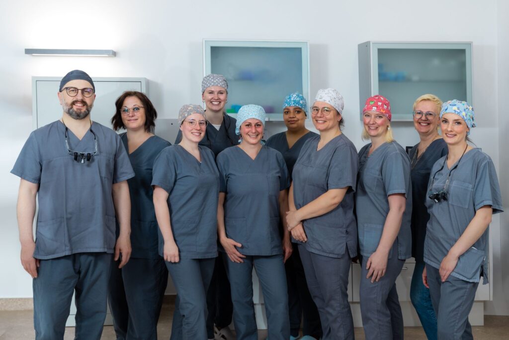 Das Praxisteam der Oralchirurgie Dr. Naroushvili in St. Ingbert