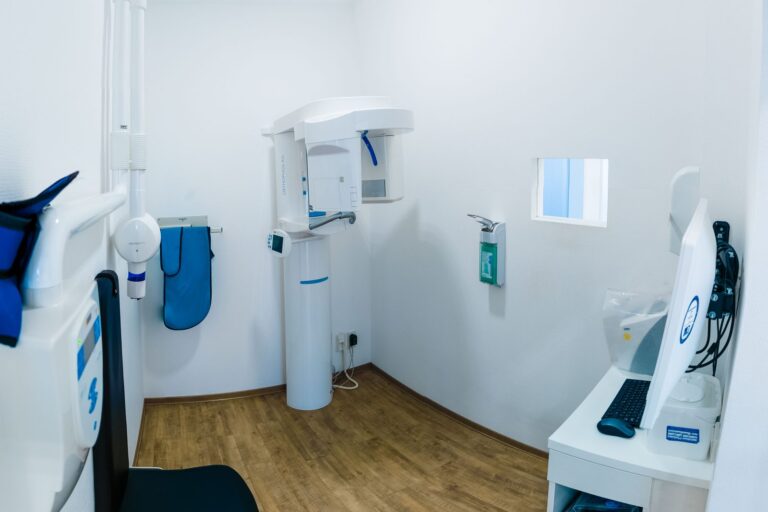 Röntgenraum mit 3D-Röntgengerät (DVT)
