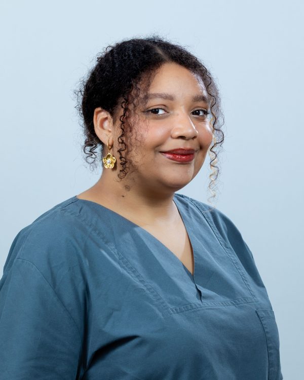 Sophie Mboob, Zahnmedizinische Fachangestellte